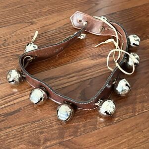Sleigh Bells Jingle Bells 28” dark brown faux leather Preowned w/ 8 silver bells